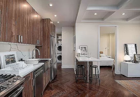 3rd image of 921 Washington Ave #509