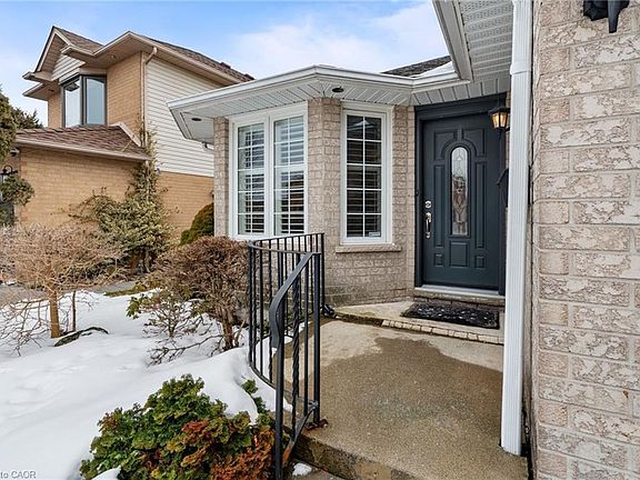 4th image of 51 Redtail Cres