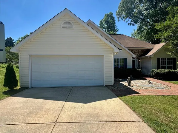 106 Old Willow Rd, Mooresville, NC 28115