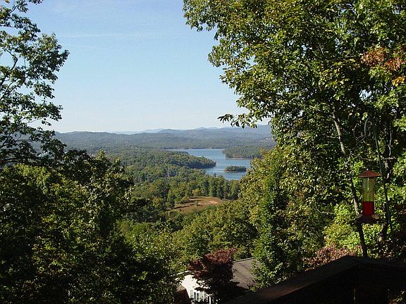 5th image of 418 Mountain Dr N