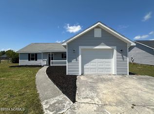 213 Foxtrace Ln, Hubert, NC 28539