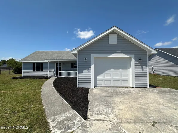 213 Foxtrace Lane, Hubert, NC 28539