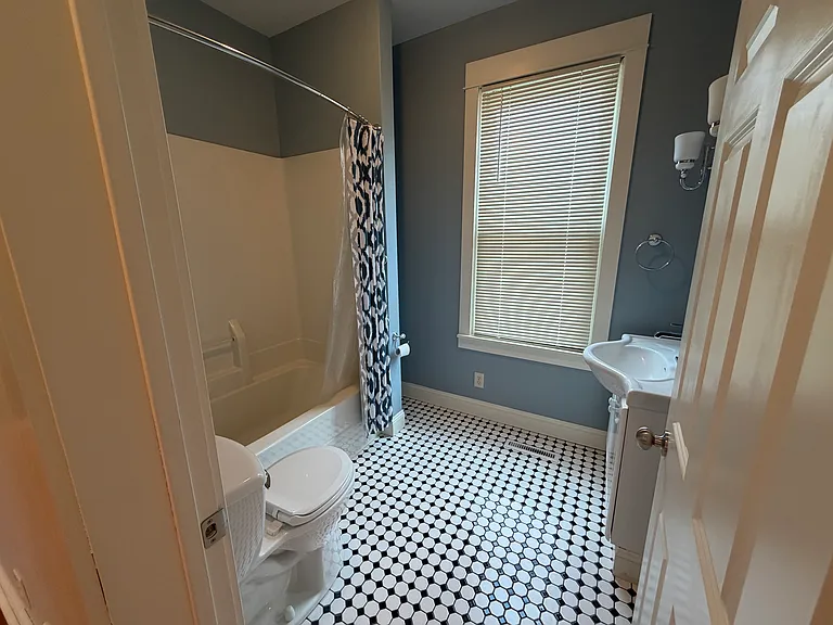 407 N Washington St — Photo 7