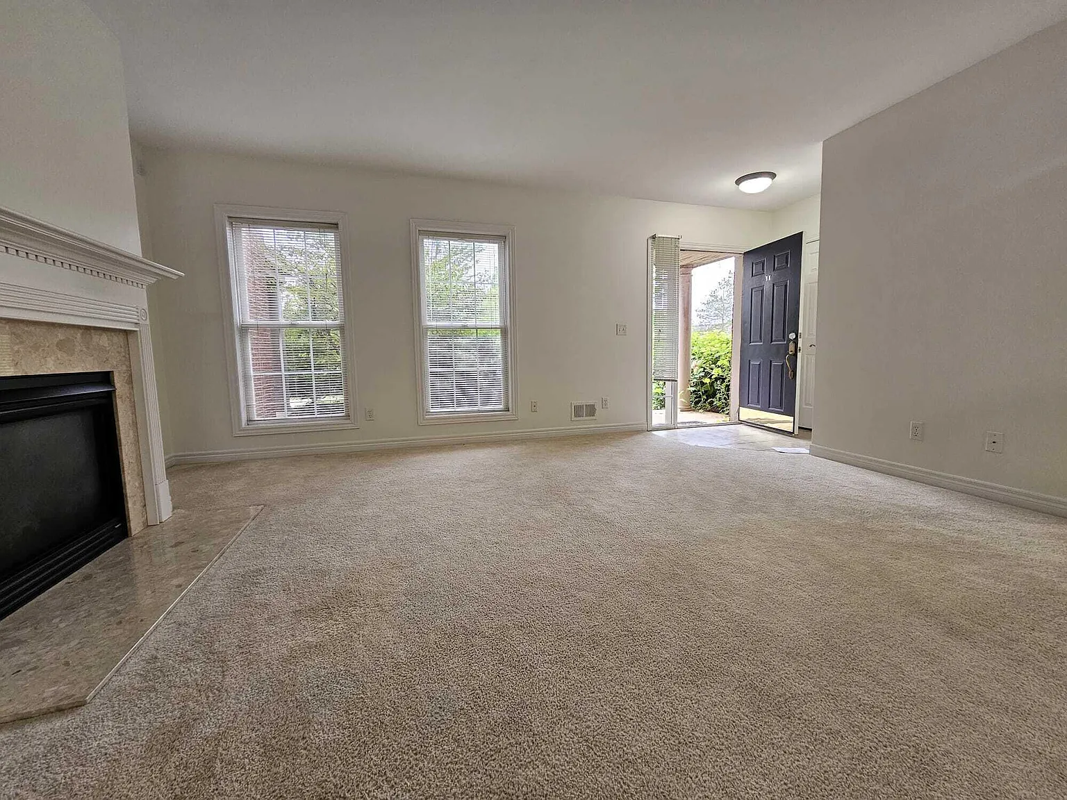 2 bed, 2.5 bath, 1316 sqft, $2,150 — Photo 3