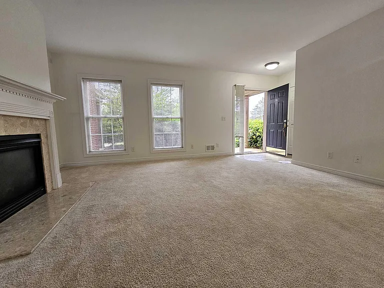 3376 Endsleigh Ln — Photo 3