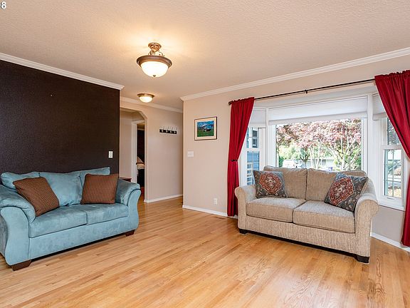 5th image of 624 Brighton Ave