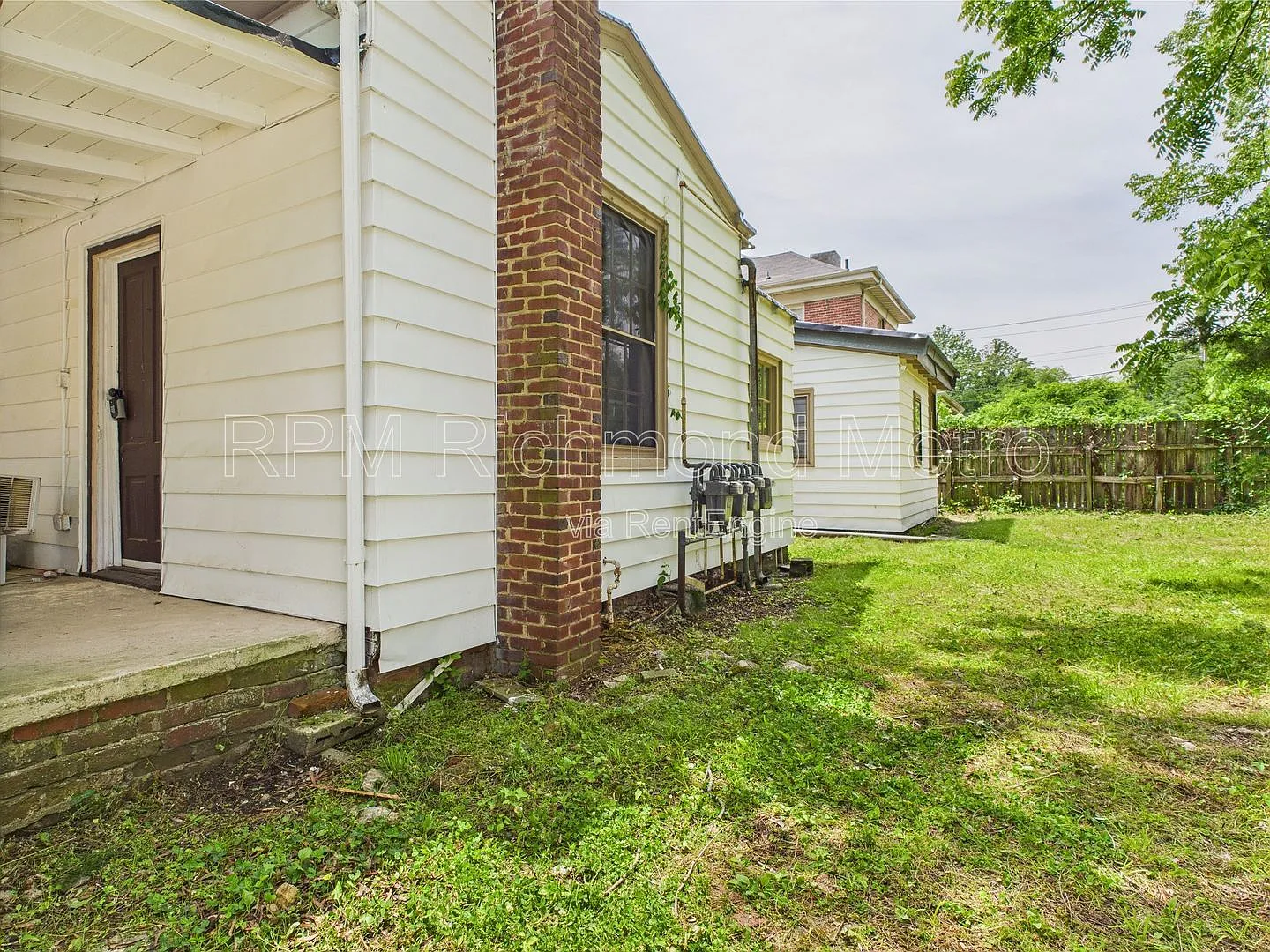 2 bed, 1.0 bath, 953 sqft, $1,065 — Photo 2
