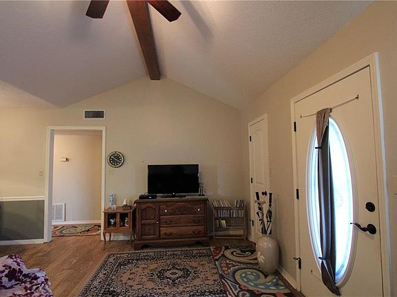 3rd image of 1219 Northwoods Dr
