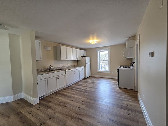 5th image of 106 W Main St