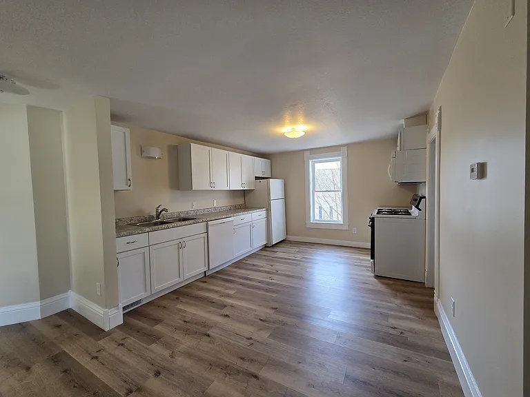 106 W Main St — Photo 5