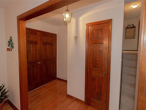 4th image of 935 Daisy Ct