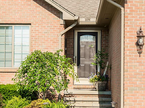 2nd image of 50808 Cambridge Dr