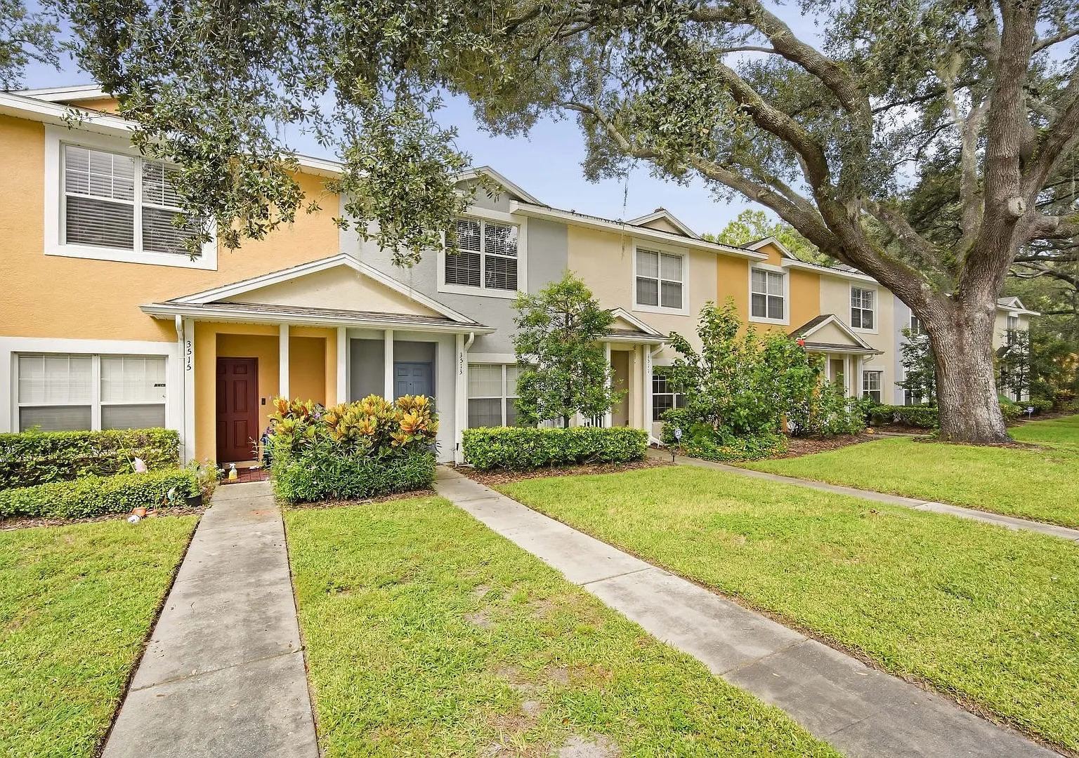 2/2 Tampa Townhouse with Loft + Bonus Room! — Photo 3