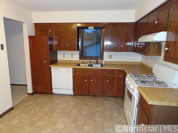 2nd image of 8499 Knollwood Dr