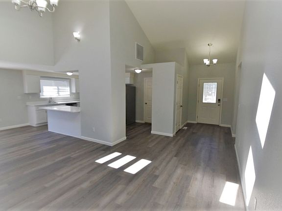 4th image of 8703 NE Sebastian Dr