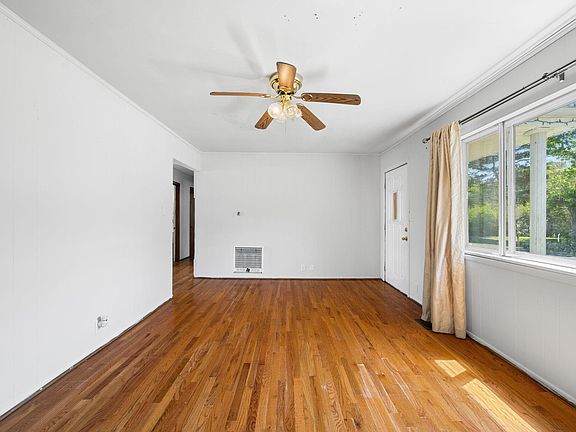 5th image of 722 Mary Agnes Dr