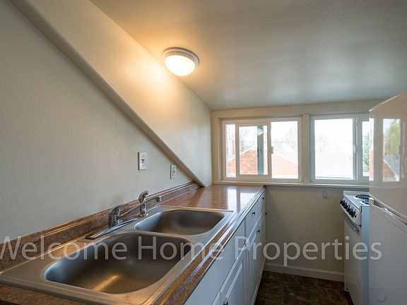 2nd image of 230 W Whitman Dr APT 3