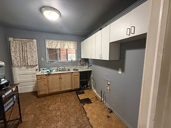 4th image of 8160 S Keating Ave