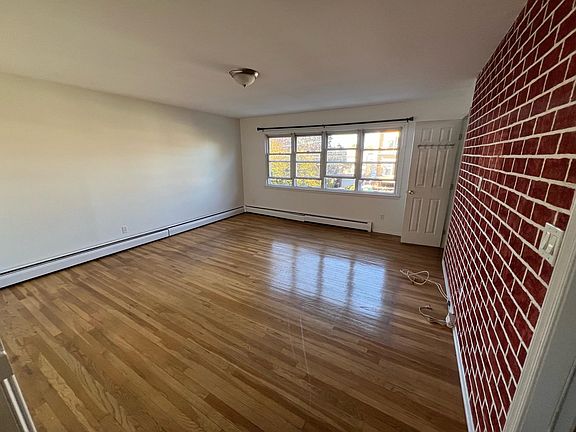 5th image of 143 Williams Ave #2