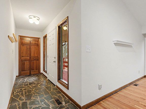 3rd image of 5325 Hideaway Dr