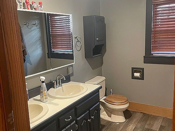 3rd image of 125 W 5th St