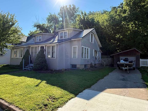 2nd image of 325 Main St