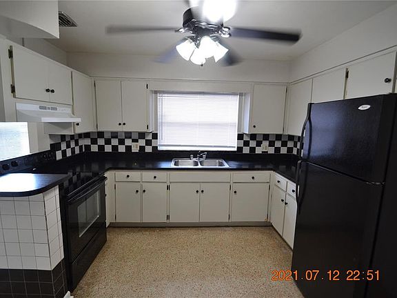 4th image of 1402 E 27th Ave