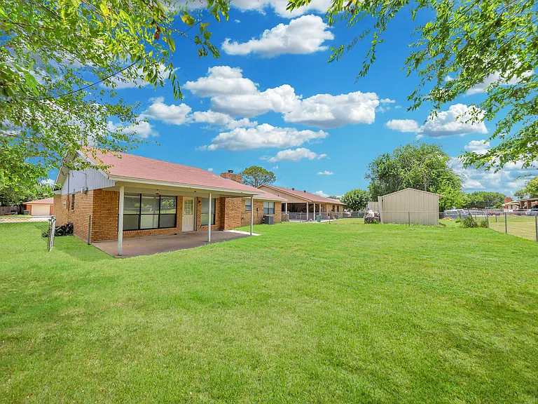 1709 Moonlight Dr — Photo 17