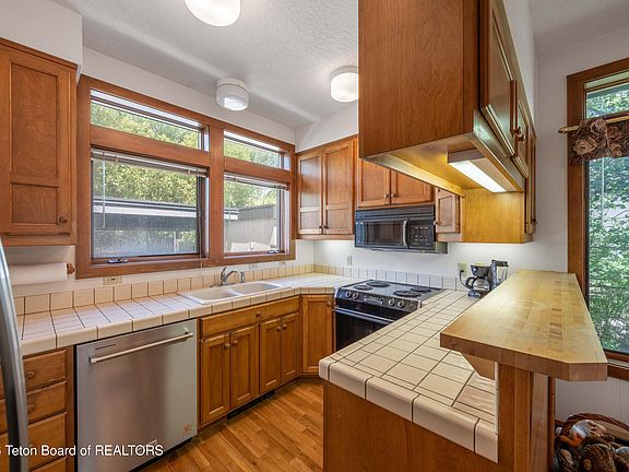 5th image of 120 Rancher St APT 6