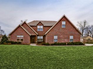 915 King Arthur Dr, Springdale, AR 72762