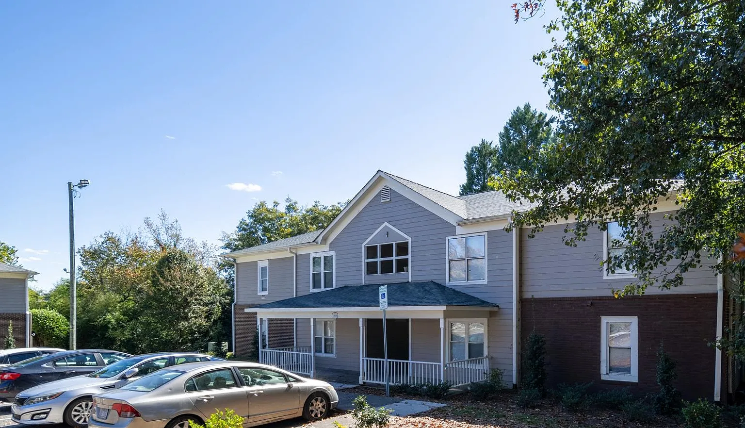 Hillside Garden Apartments — Photo 1
