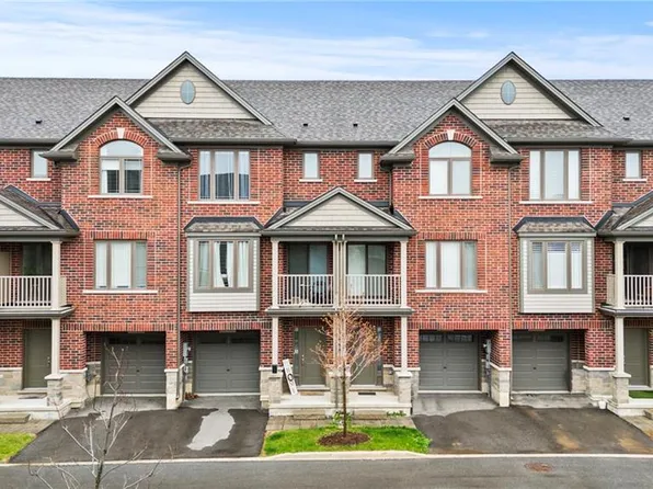 19 Picardy Dr #4, Hamilton, ON L8J 2T3