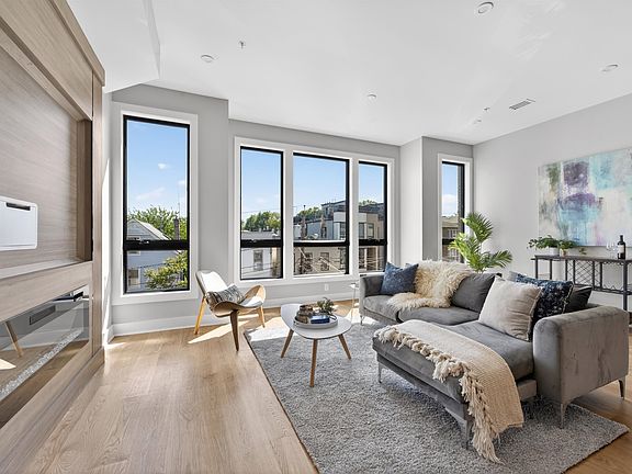 2nd image of 172 Griffith St #3