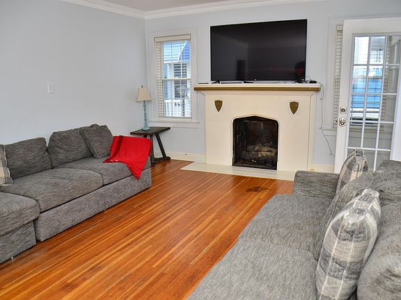3rd image of 1223 Lincoln Ave