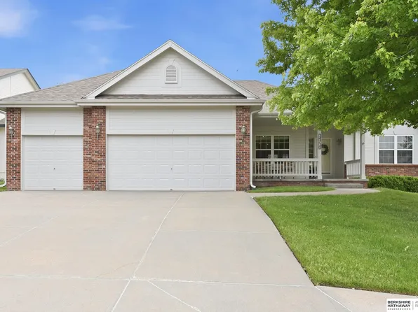 14719 Ernst St, Bennington, NE 68007