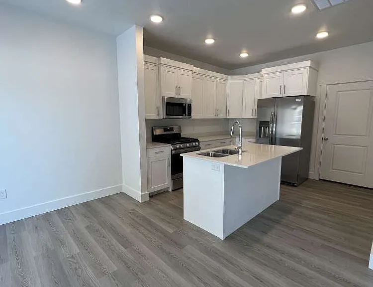 354 W 3085 S — Photo 3