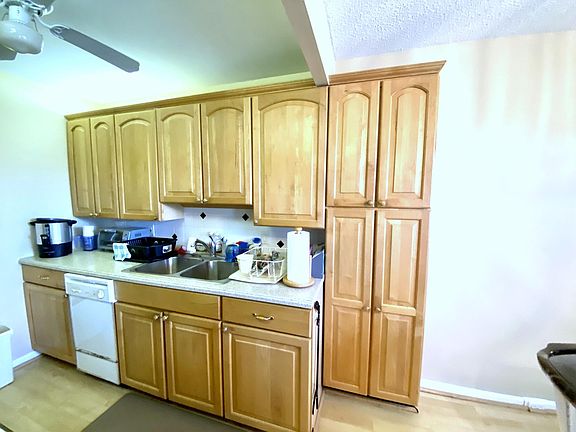4th image of 3082 Westbury H