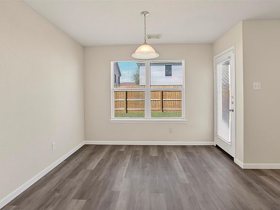 5th image of 10635 Gold Finch Rd