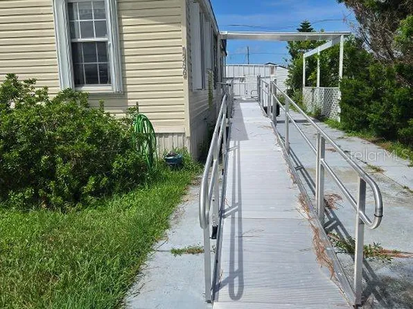 1366 Flamingo Dr, Englewood, FL 34224