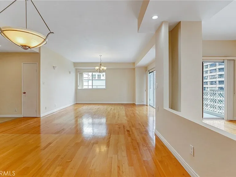 10787 Wilshire Blvd #802 — Photo 12