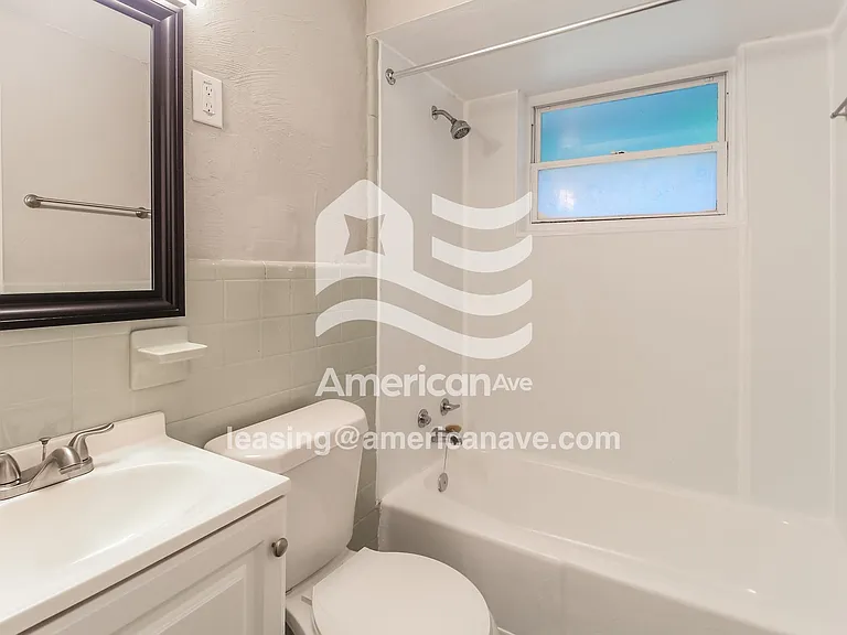 1425138_014_bathroom_13844211.jpg