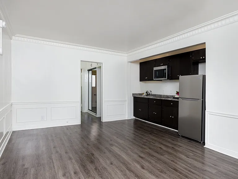 435 S Norton Ave — Photo 10