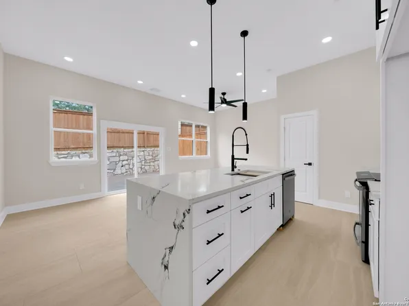 11710 Vance Jackson Rd #701, San Antonio, TX 78230