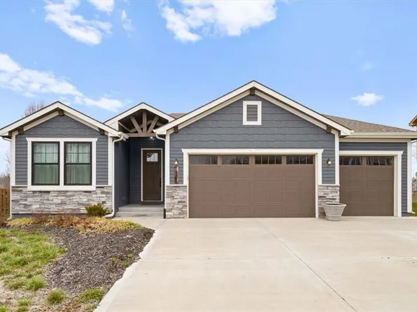 1206 N 4th St E, Louisburg, KS 66053