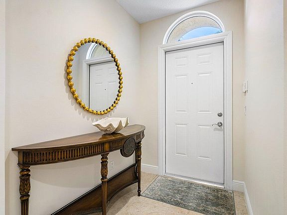 5th image of 809 Estancia Way