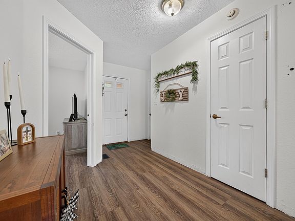 4th image of 818 Springwater Rd