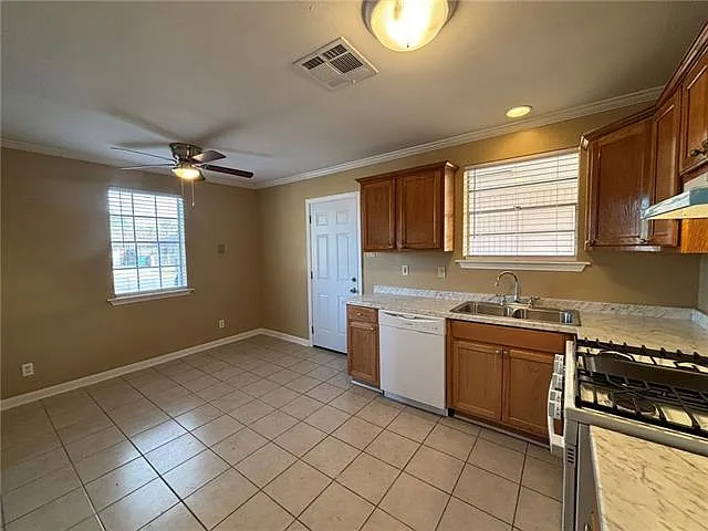 1520 Orchid Dr — Photo 6