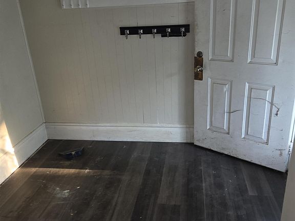 4th image of 1161 SW Jewell Ave