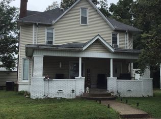 31 N 6th St, Albion, IL 62806