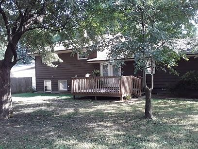 4th image of 2510 Meadow Ln